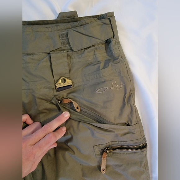 Oakley ski/snowboard pants - Picture 15 of 16